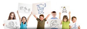 Bambini con disegni di fantasia