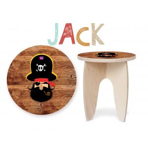 sgabello in legno per bambinia tema pirati